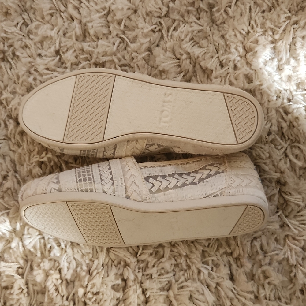 Size 6 Women's Toms - Picture 2 of 5